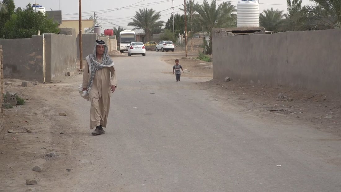صور: المياه ستصل إلى أهل الخميسية في الحمزة الغربي.. يغتسلون في النهر منذ 10 سنين!