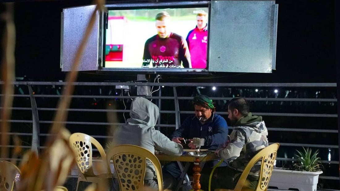 شاشات عملاقة في “لاند سكيب” الفلوجة لمؤازرة الأسود أمام الكويت (صور)