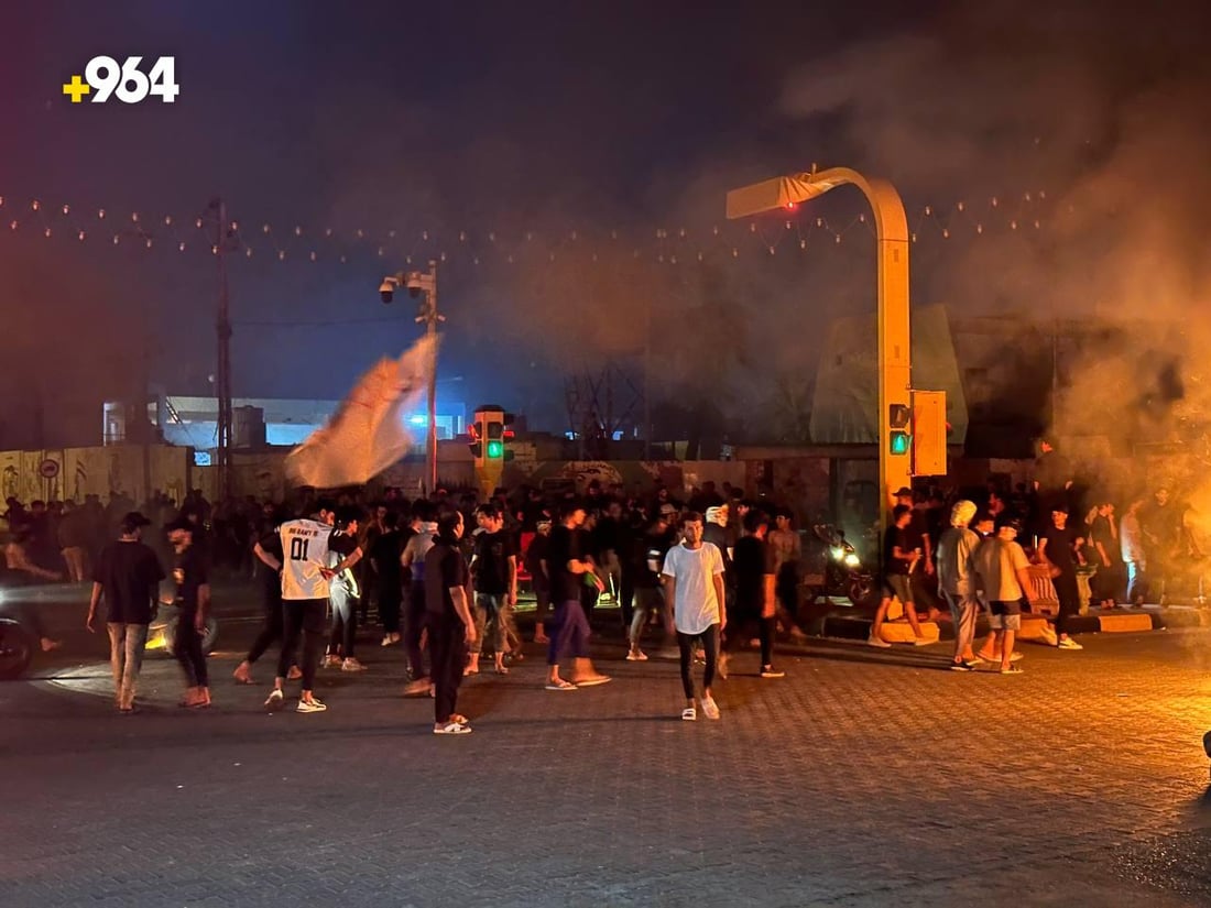 صور من احتجاجات أيمن الكوت: مسيرة غاضبة عبرت “الأحدب” بالإطارات والنار