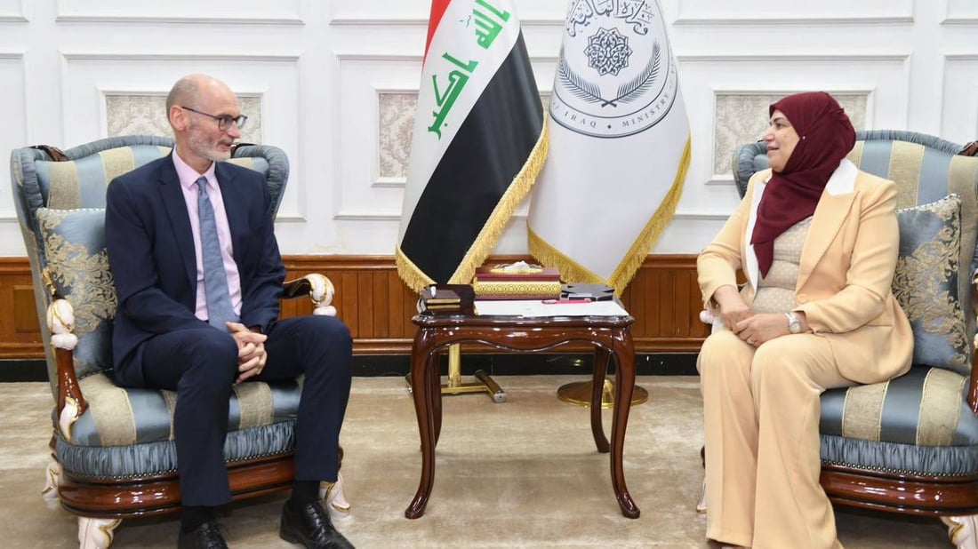 السفير البريطاني أنهى اجتماعاته بالمندلاوي وفؤاد حسين ووصل إلى مكتب طيف سامي