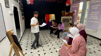 فيديو من العمارة: الشاب “خالد” يعرف أسرار الرسم ويكشفها في “الفن خانة”