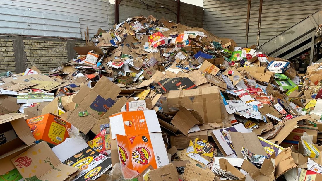 مدينة الصدر تصدّر أطنان الكارتون إلى كردستان.. صور من مكبس قطاع 1