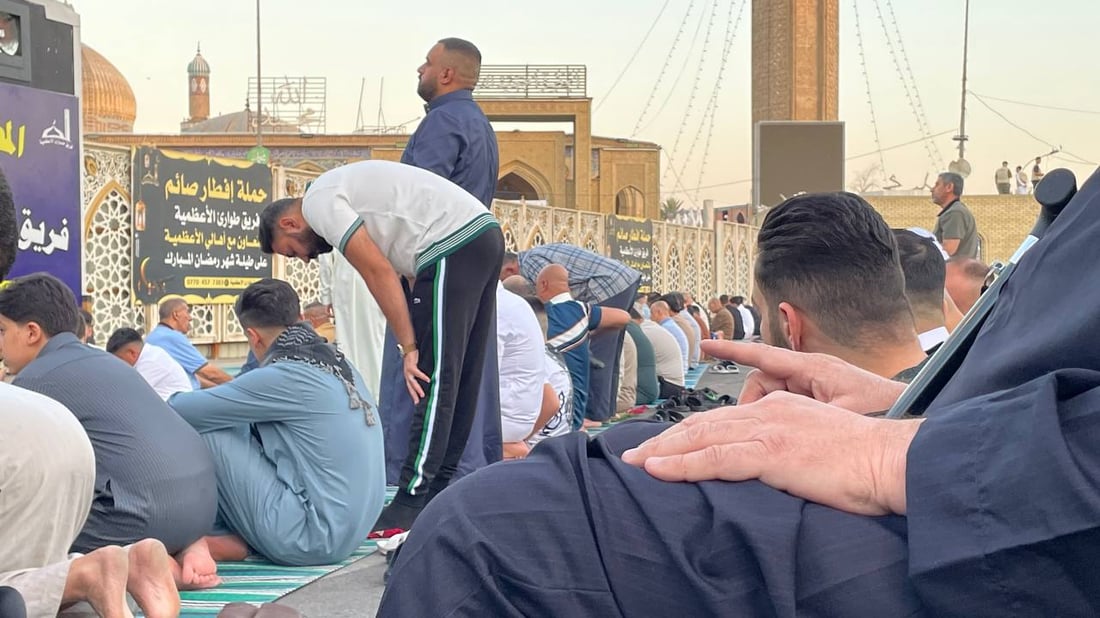صور: حشود في أبو حنيفة لأداء صلاة العيد.. الطه يدعو لنصرة غزة