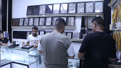 فيديو: تجارة الأحجار في الكوت قائمة بـ “البركة”.. الخواتم ليست للزواج ولا الرزق