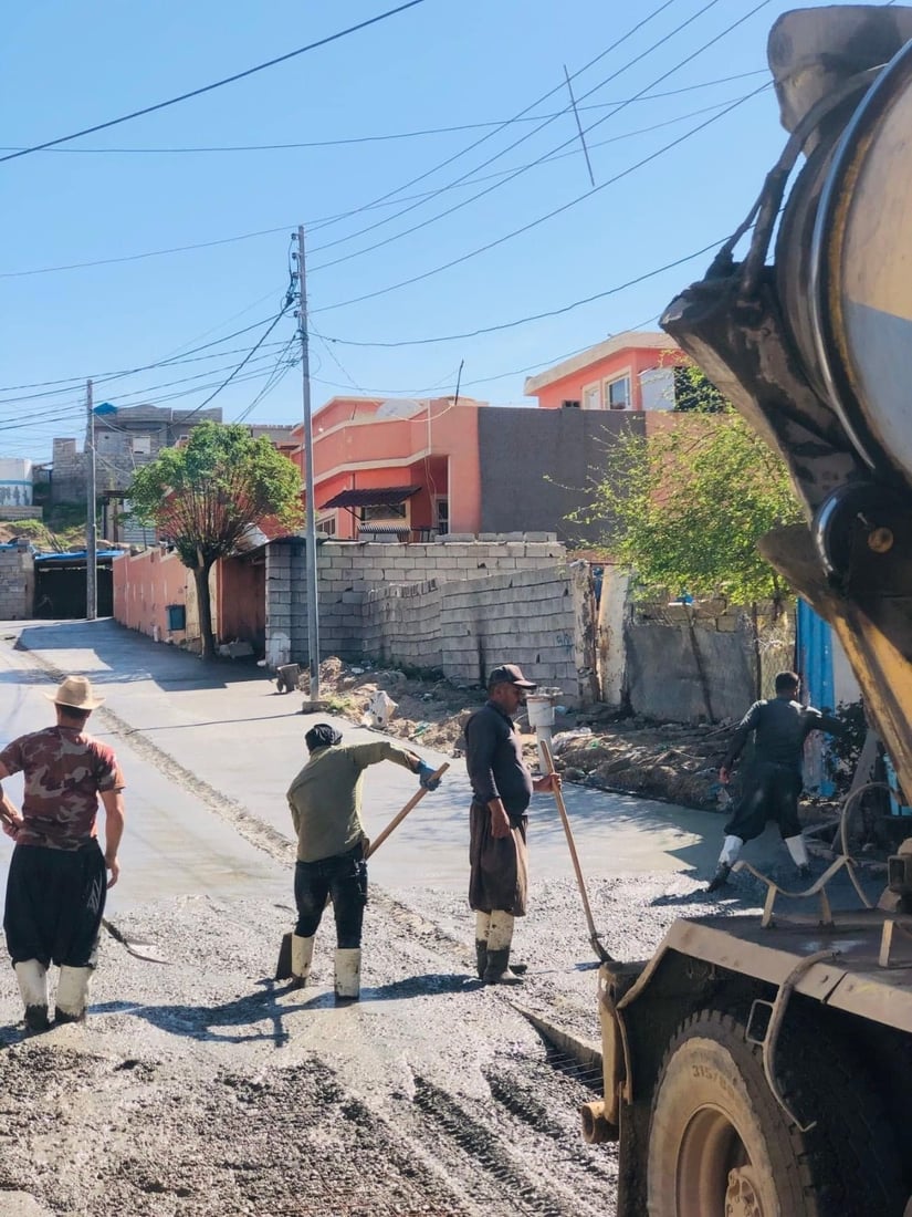 بۆ یه‌كه‌مجار كۆڵانه‌كانى گوندێكی ته‌قته‌ق كۆنكرێت ده‌كرێت