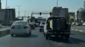 منتسب مرور يفتح السير رغم الإشارة الحمراء ويتسبب بغرامات بالجملة