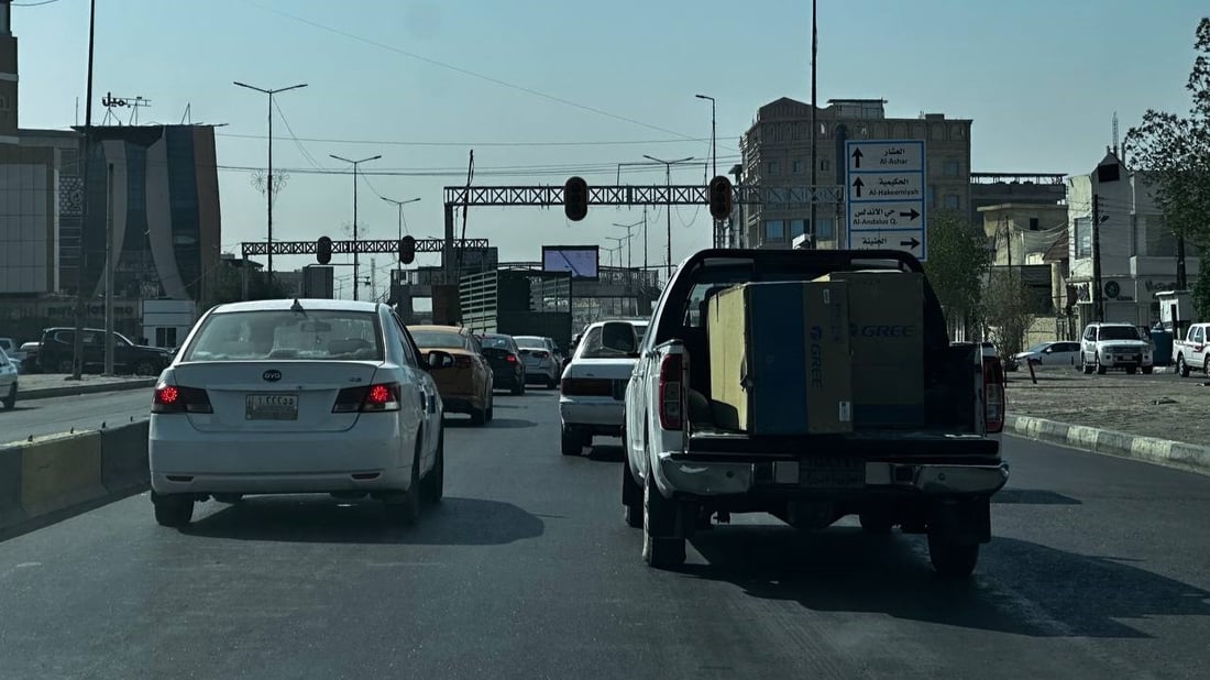 شوارع البصرة لا تتسع لموجة السيارات الصباحية.. 3 أسباب للازدحام (صور)