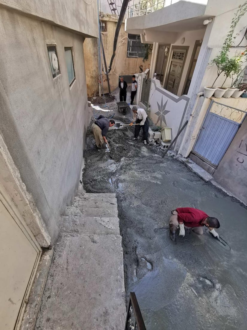 کارسازەکانی تەوێڵە بە بەرد هاتوچۆی کۆڵانەکان دروست دەکەن