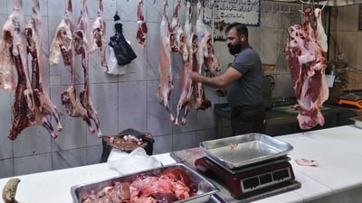 الدورة: زبائن بغداد يريدون “لحم غنم واسط”.. لكن الأسعار تجاوزت 18 ألف دينار (صور)
