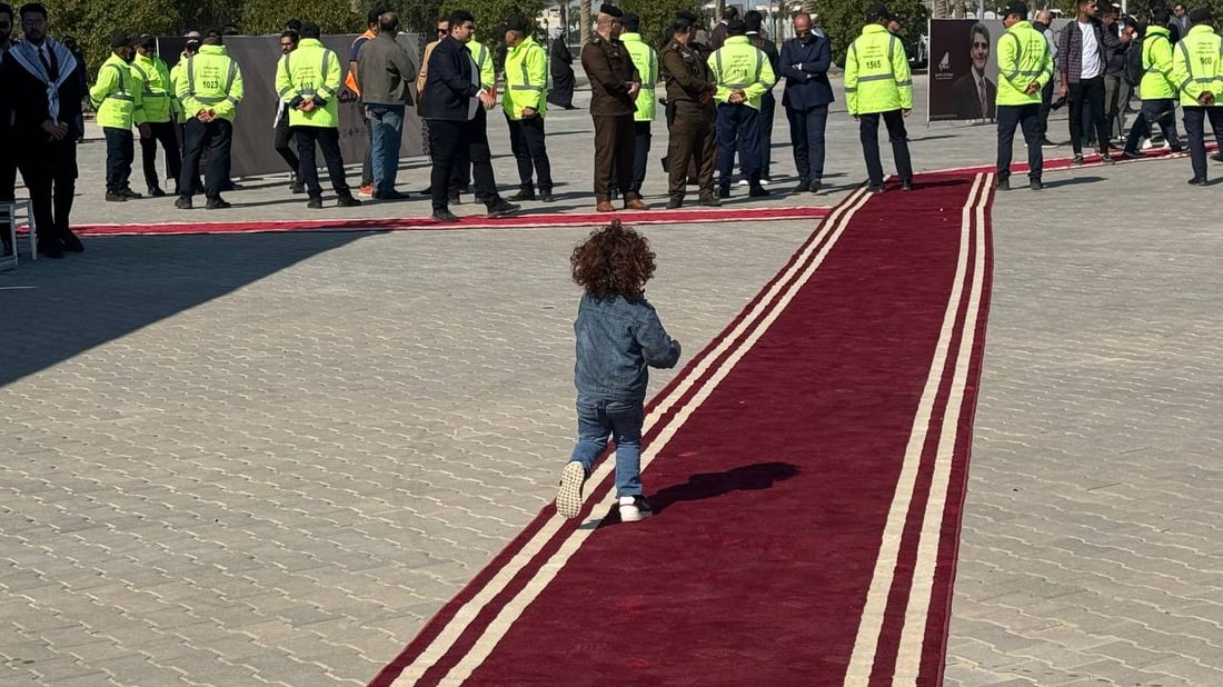 البصرة قبل قليل.. المربد في الهواء الطلق وكاظم الحجاج يفتتح قراءة الشعر (صور)