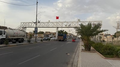 صور: أول جسر مشاة في شارع الفلاح بمدينة الصدر لتفادي حوادث السير