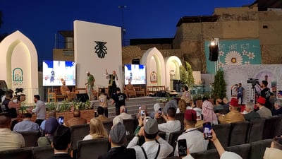 نجوم الفن العراقي والعربي في “عوجات” الموصل العتيقة وقرب منارتها الحدباء