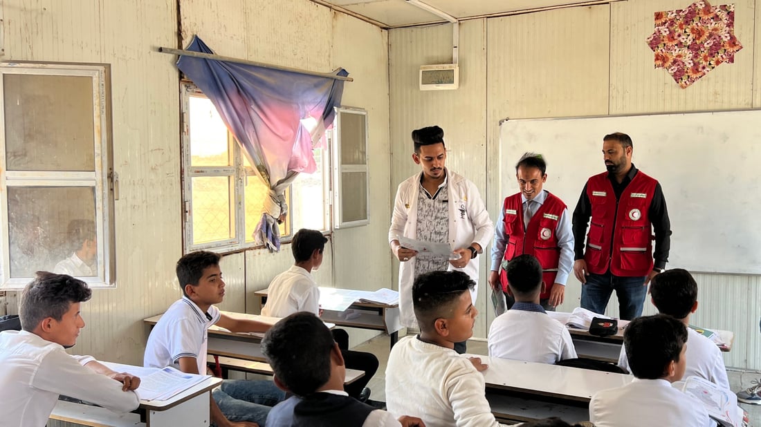 صور: فرق صحية تجوب مدارس سفوان لفحص أسنان التلاميذ.. حملة برعاية الهلال الأحمر