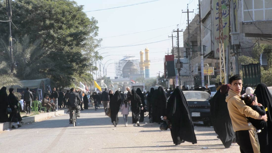 “كربلاء صارت مثل مكة”.. صحف باكستان تناقش اختفاء آلاف الزوار في العراق