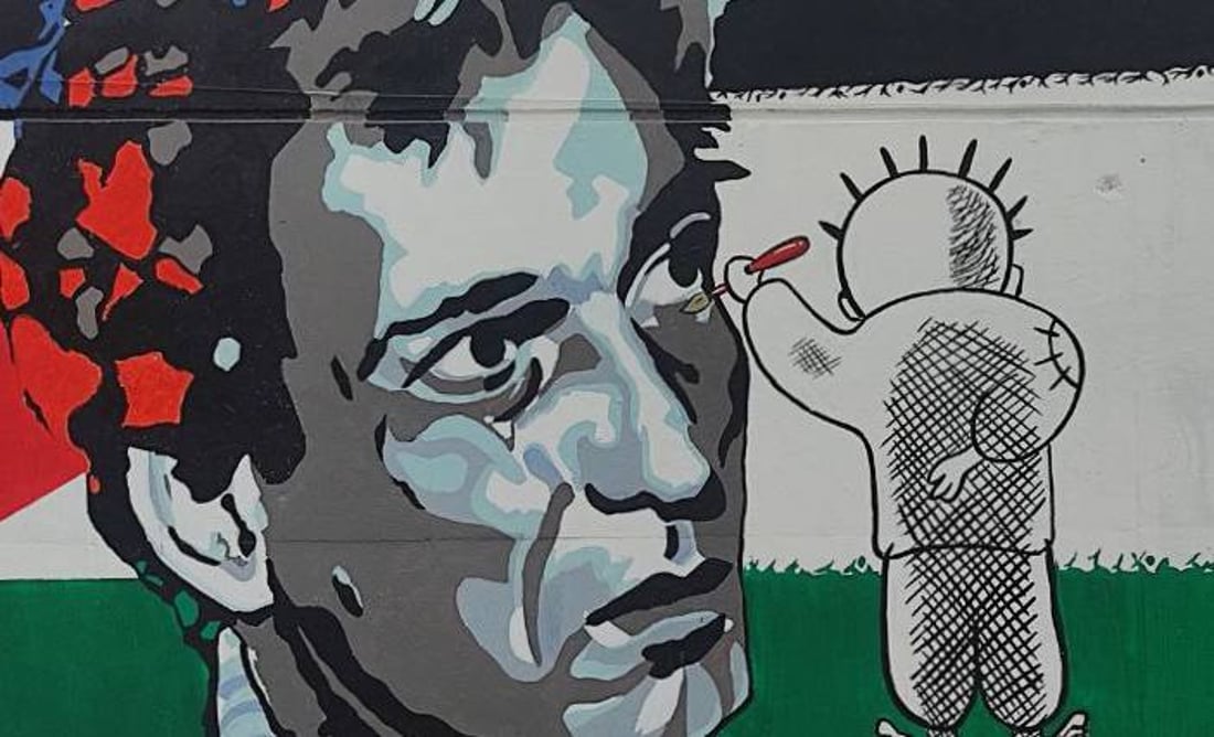 بغداد: جداريات لمحمود درويش وناجي العلي تُزيّن ساحة بيروت (صور)