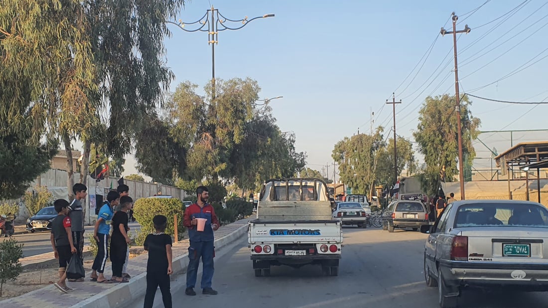 صور: مواكب تلعفر توزع كل شيء من الفجر حتى منتصف الليل.. والمطاعم شبه مغلقة