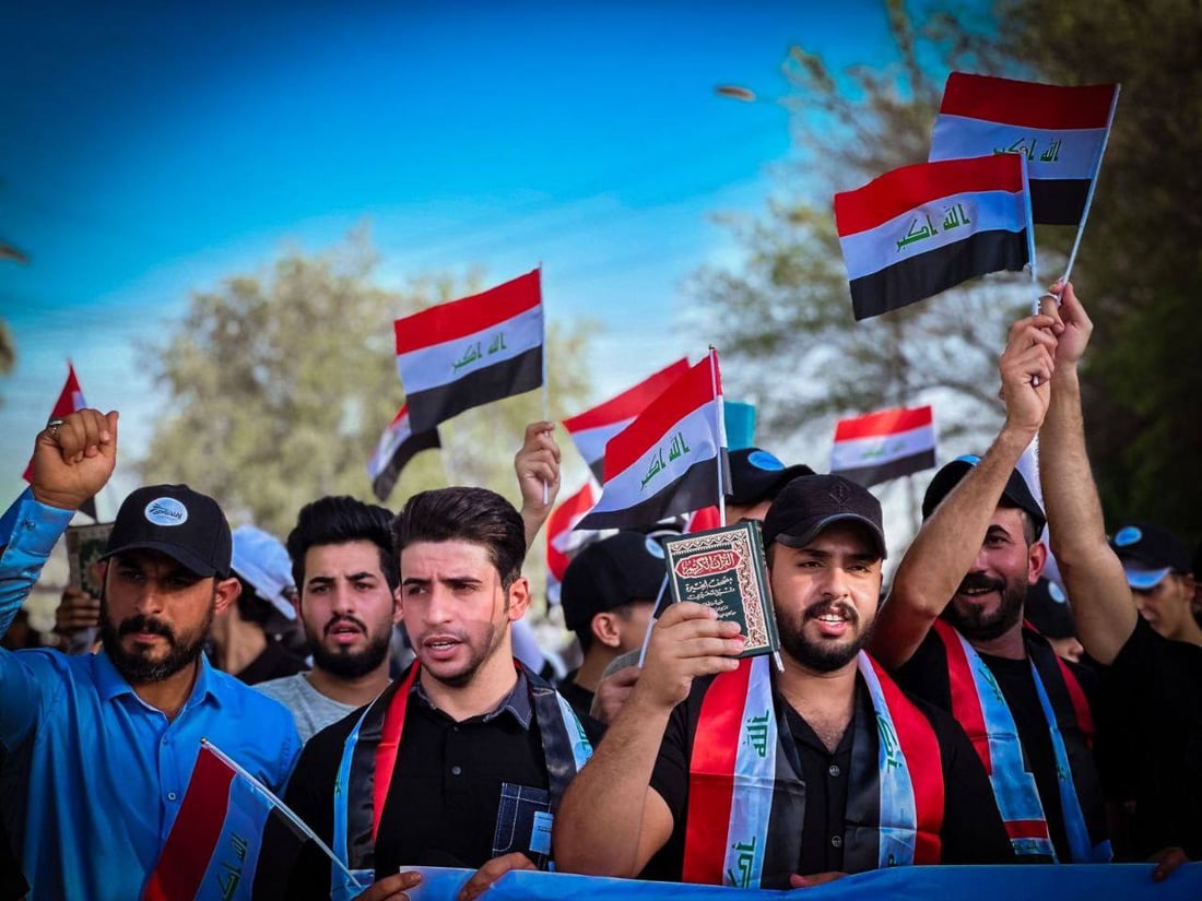 صور خامنئي والصدر تتقدم مسيرات الجادرية لنصرة القرآن
