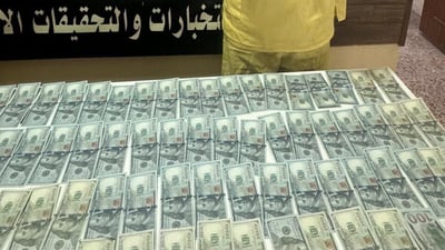 صورة: القبض على مزور في بغداد بحوزته 6400 دولار مزيفة