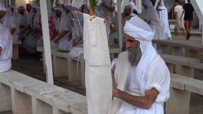 فيديو: شرح كامل لطقوس “صباغة الروح والنفس” في عيد الخليقة الصابئي طاعة لـ”الحي”