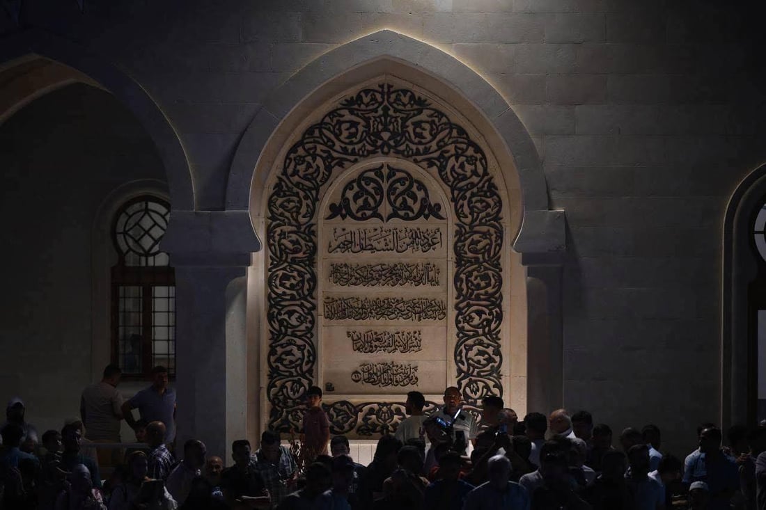 صور من جامع النوري قبل قليل: أهالي الموصل يحتشدون لإحياء المولد النبوي