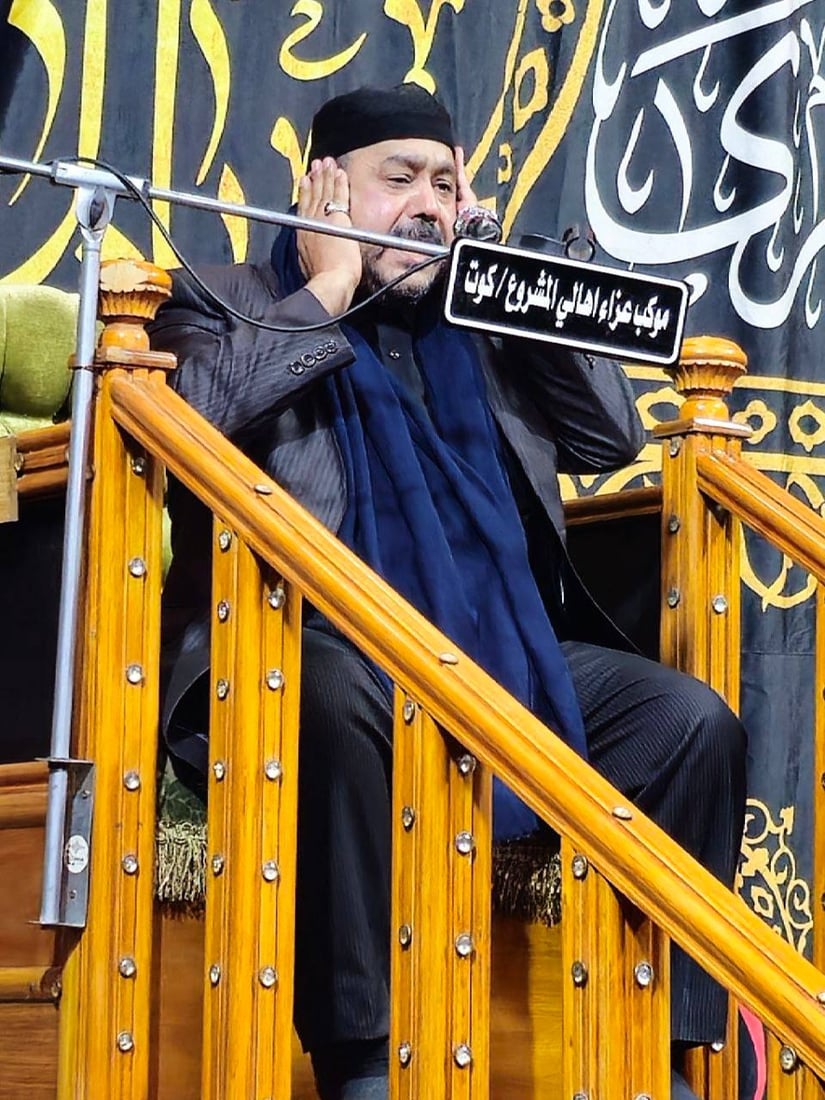 أدى مقدمة مسلسل “يوسف الصديق”.. القارئ الإيراني كريم منصوري في الكوت (صور)