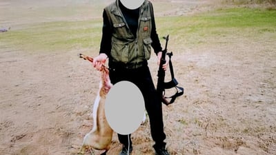 ئاسکێکی راو کرد  وێنەی لەگەڵ گرت و دەستگیرکرا