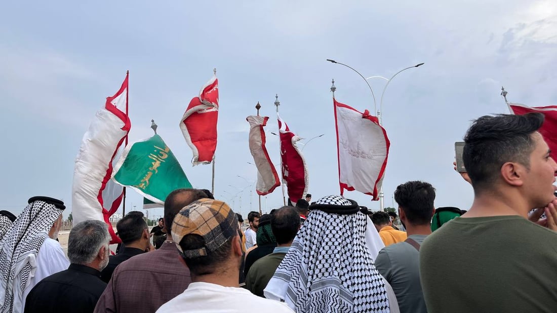 عشائر الهارثة تخرج راياتها للتظاهر.. الإهمال بات لا يطاق وهذه مجرد بداية (صور)