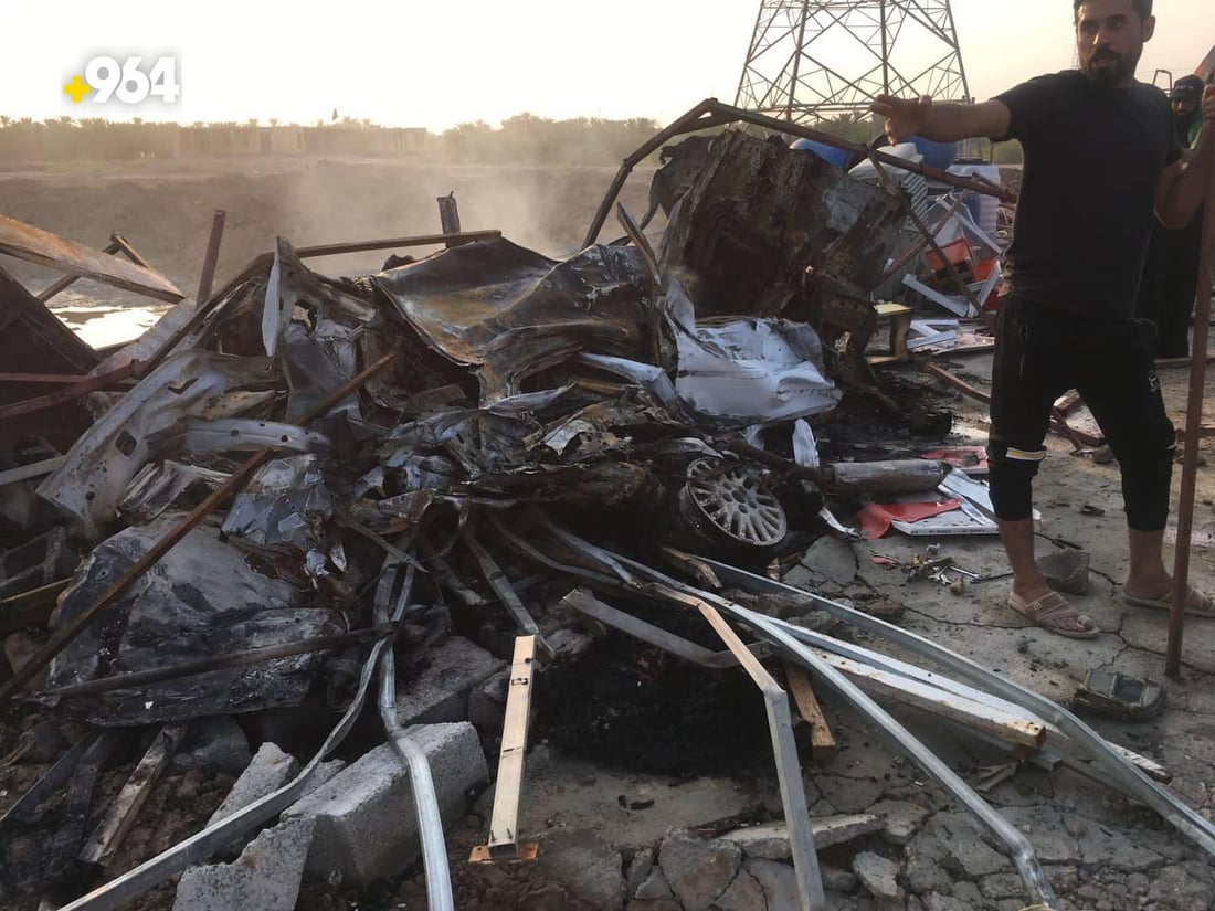 “كرستا” تحوّلت إلى كومة حديد تحت صهريج.. صور من حادث عنيف على سريع الناصرية