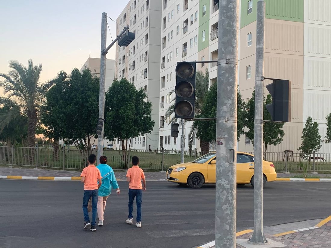 بسماية تزرع المطبات في طريق المتهورين.. “إشارات المرور لم تعمل منذ التأسيس”