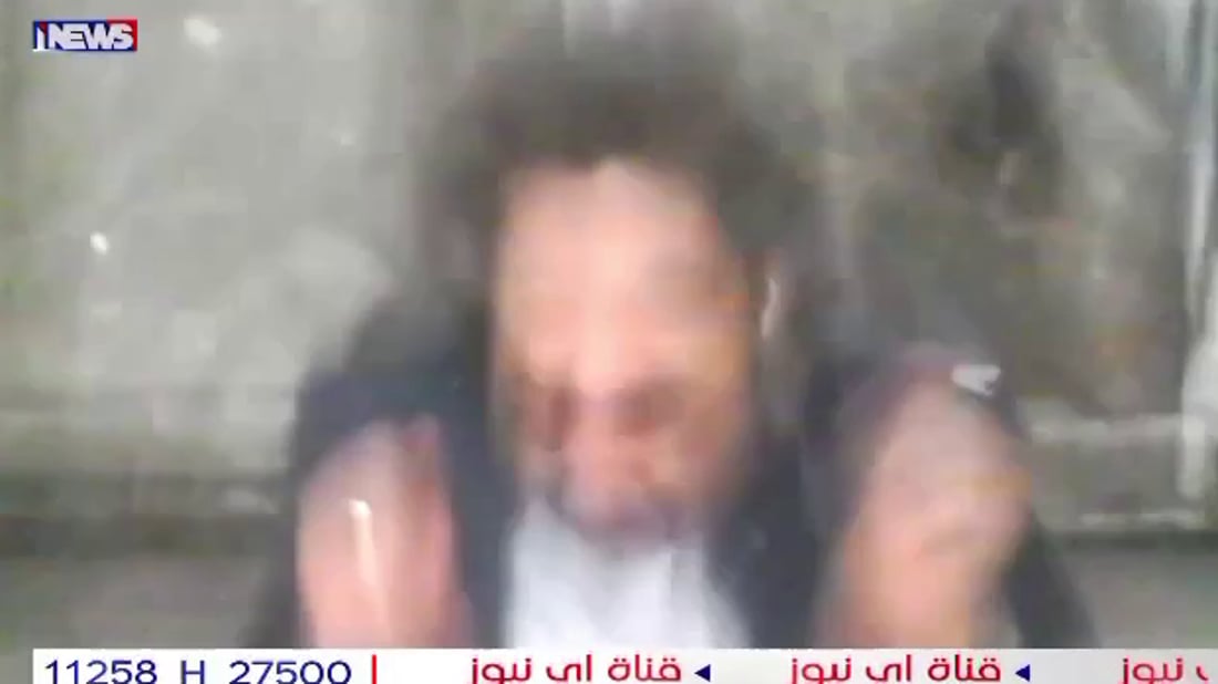 مشاهد قاسية بالبث المباشر.. قصف صحفي لبناني أثناء مداخلة تلفزيونية من غرفته