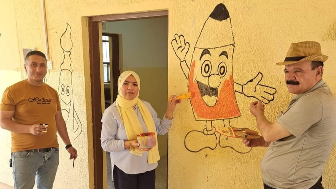 مبادرة الرائدة نزيهة سليم.. فنانو تلعفر يزينون المدارس برسوم كارتونية (صور)