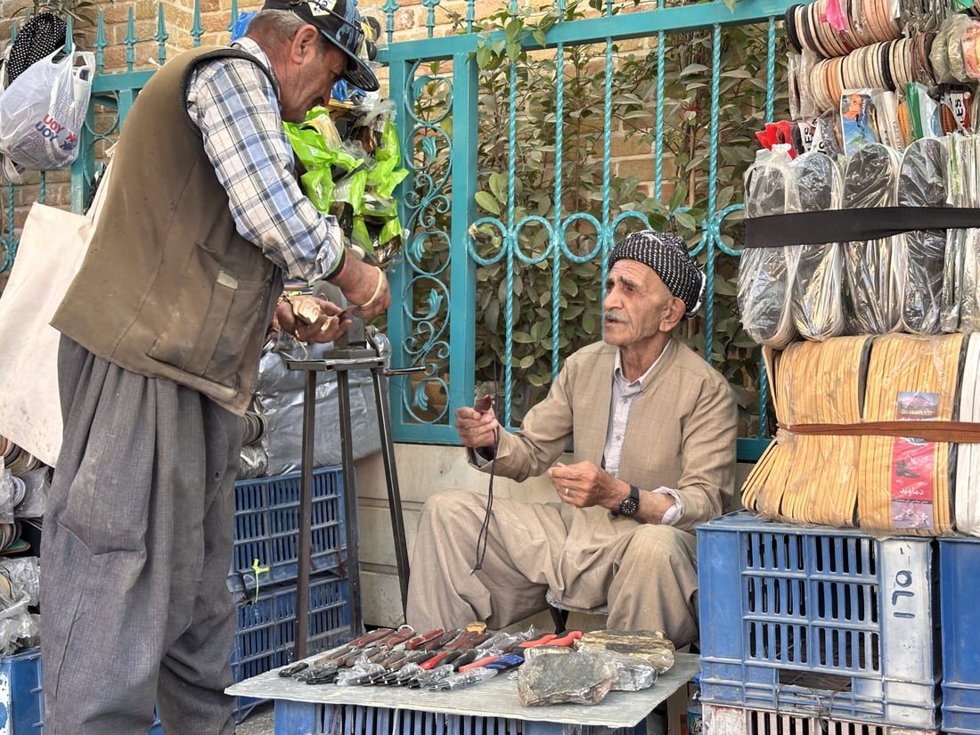 چەقۆ فرۆشتن بژێوی مام مەجیدی 79 ساڵ دابیندەكات
