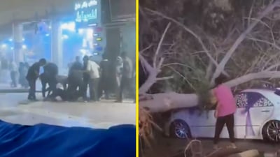 شاهد: شجرة تسقط على سيارة زفاف وسقف انهار على أحد المارة في شارع الرسول بالنجف