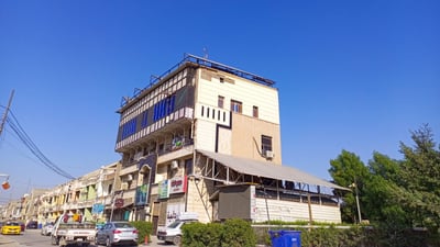 تجربة ناجحة في حي الجامعة: “عمارة الطاقة الشمسية” تستغني عن المولّدات نهائياً