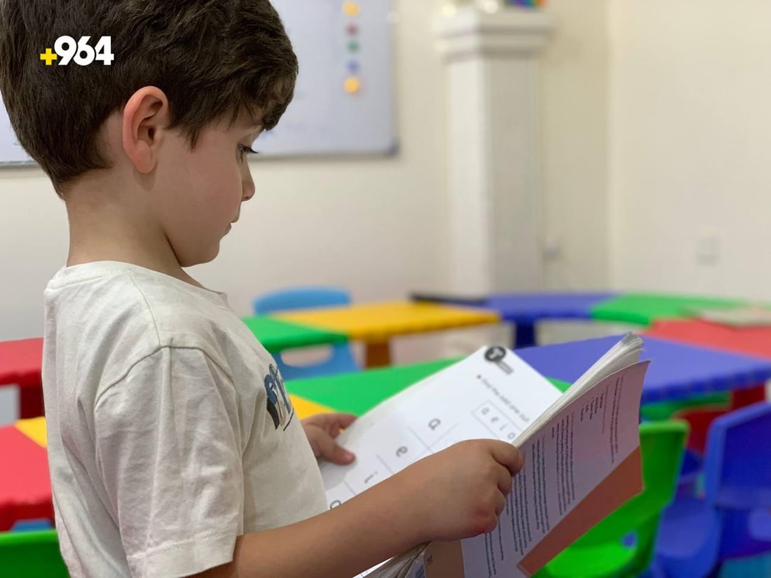 صور: أطفال الأعظمية لا يلعبون في الشوارع.. سباحة ودروس تقوية في “بيت المواهب”