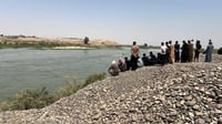 صور: أهل القيارة تحت الشمس بحثاً عن 
