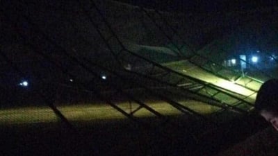 فيديو: عاصفة مطرية تجتاح الحويجة وانهيار ملاعب خماسي وعدد من المحلات