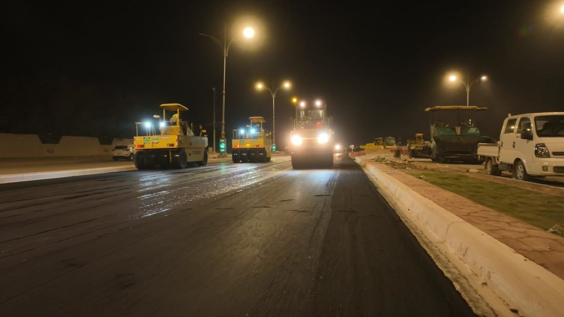 صور من كربلاء.. العمل يتقدم بسرعة في شارع مجمع الدرة