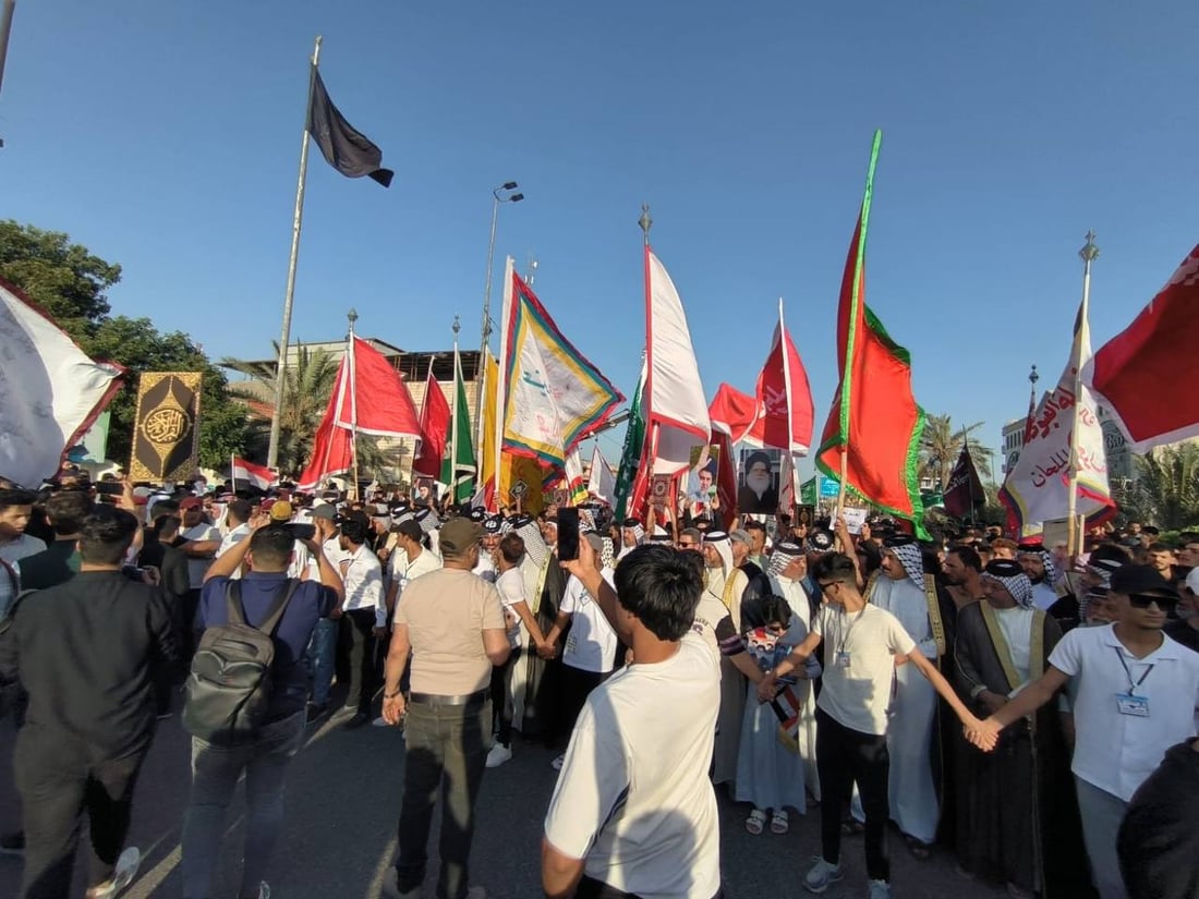 صور: حشود كبيرة وسط البصرة تندد بحرق المصحف وتطالب بطرد “العمالة” السويدية