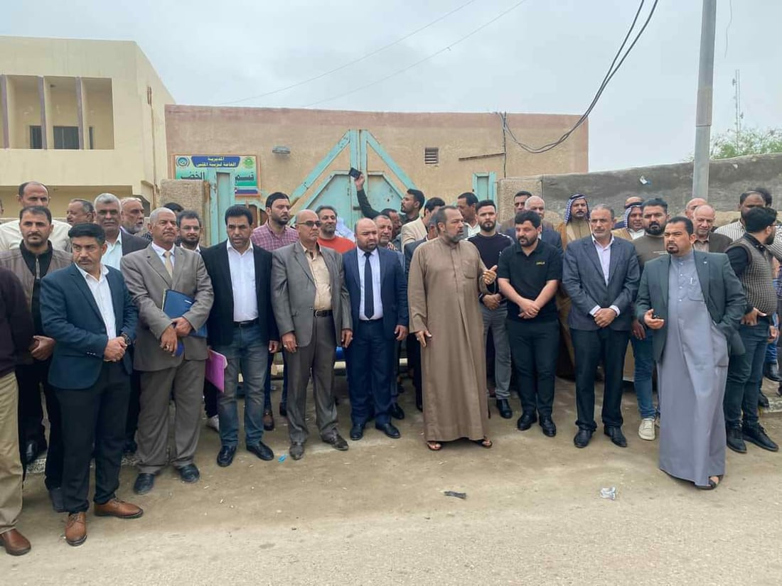 المثنى: محتجون يغلقون مبنى تربية الخضر احتجاجاً على إعفاء المدير