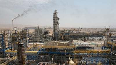 العراق يخسر ثلث عائدات النفط.. خبير يحذر من إحالة الحقول لشركات أميركية