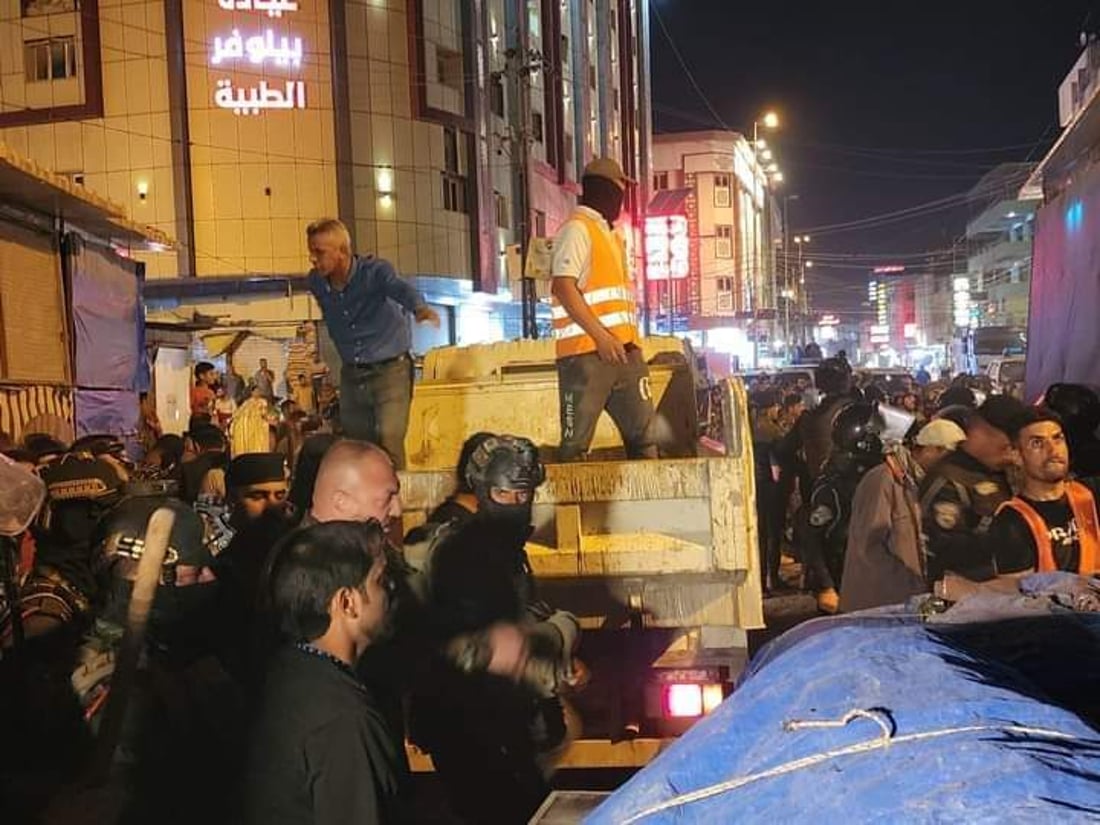 فيديو: “الوحش الأصفر” يباغت سوق الحلة ليلاً.. حملة لرفع التجاوزات بقيادة المحافظ