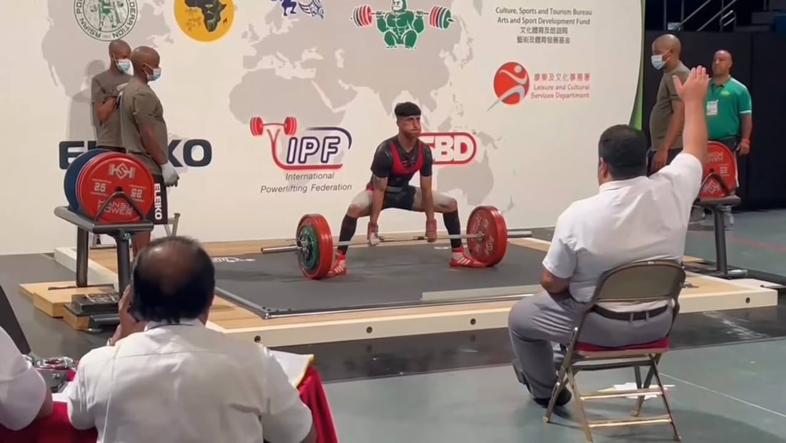 باع دراجته للسفر إلى هونغ كونغ.. سجاد يفوز ثانياً ببطولة القوة البدنية لثلاثة قارات