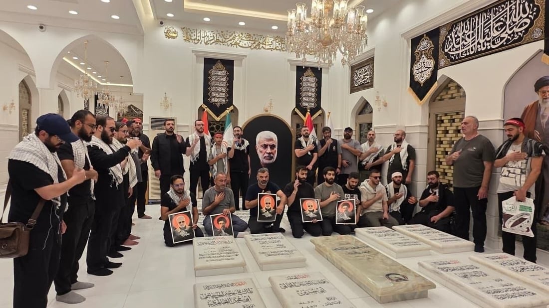 صور: جرحى “البيجر” يزورون قبر أبو مهدي المهندس في النجف
