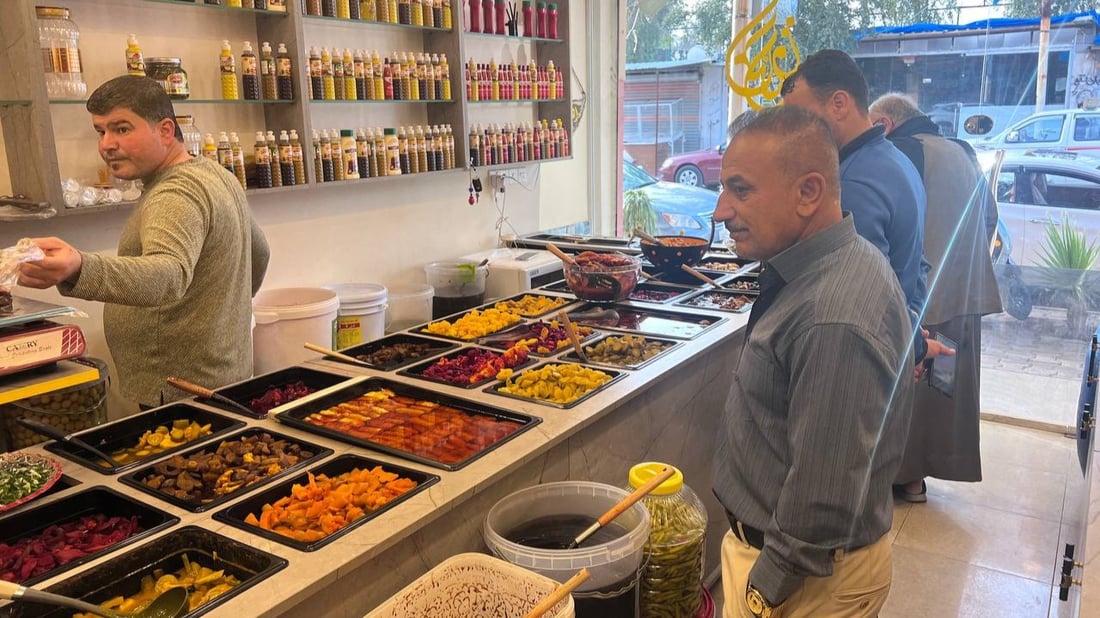 الإماملي نقل طرشي الموصل و14 نوع زيتون إلى داقوق مع فلفل من مزارع المدينة (صور)