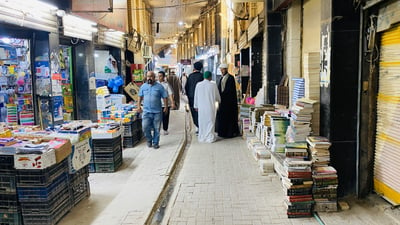 صور: كتاب “عراقي كويتي” حول الرجال يجذب قراء النجف مع أبحاث إيرانية حول المرأة