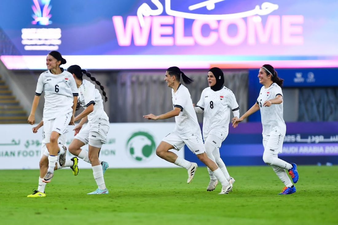 صور مفرحة من ملعب جدة.. سيدات العراق يحتفلن بالمركز الثالث لبطولة غرب آسيا