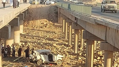 سقوط سيارة تقودها امرأة من أعلى جسر وادي حوران بحديثة ونجاة ركابها بأعجوبة