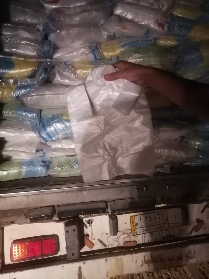 إحباط محاولة تهريب “علاليك نايلون” إلى العراق.. السائق أدعى أن الحمولة نفايات