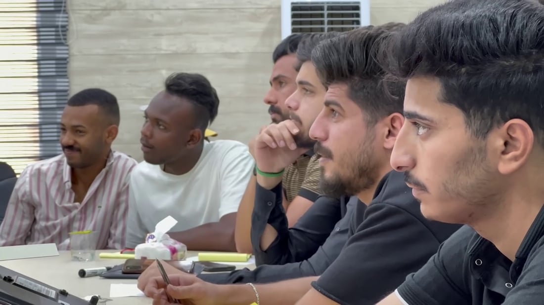 الفتيان والفتيات في الزبير يراقبون أداء الحكومة بحملات تخص الخدمات (فيديو)